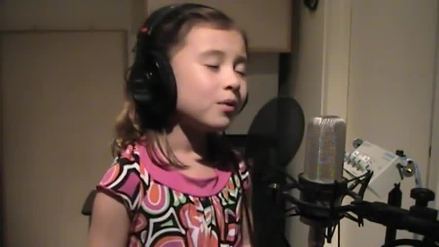 Butifull little girl Christmas songs