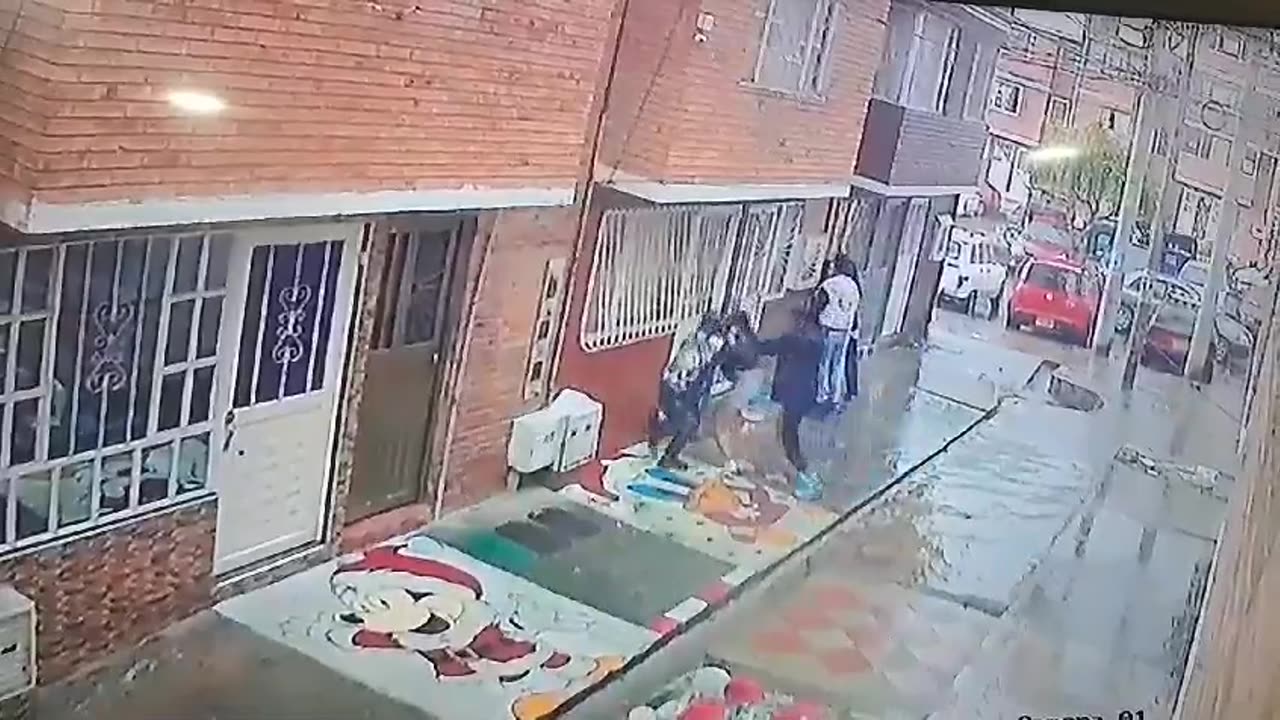 Violento atraco contra dos jóvenes