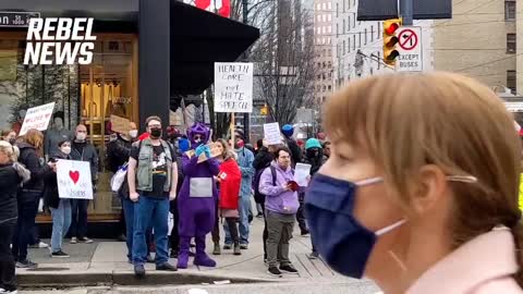 Only thing missing from counter Freedom protest is a mobile booster clinic.