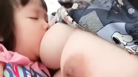 Viral baby milk 🍼 feeding