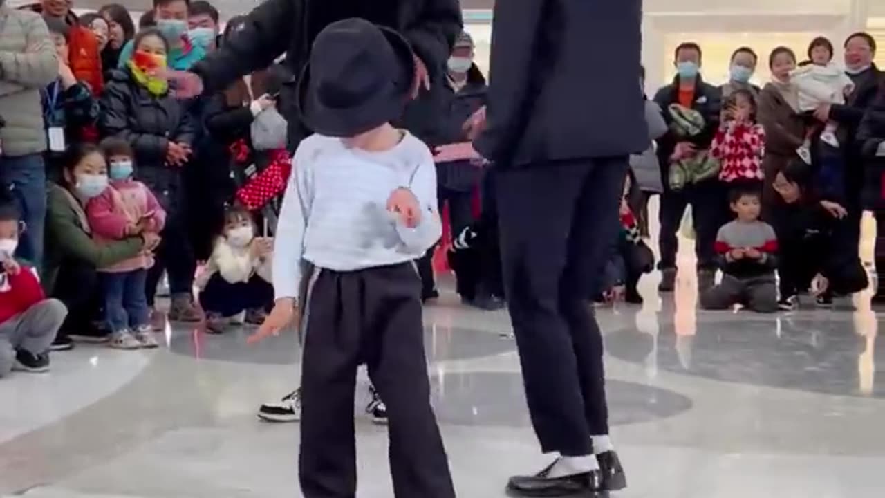 Dangerous (with child dancer) - Michael Jackson impersonator show in China #dancevideo
