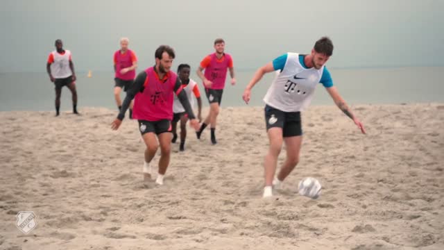 Game in the beach GK+6v6+GK (Differential Training)