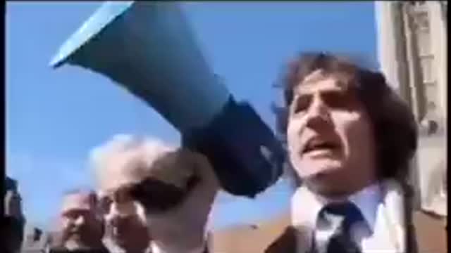 Look who protested against the government...