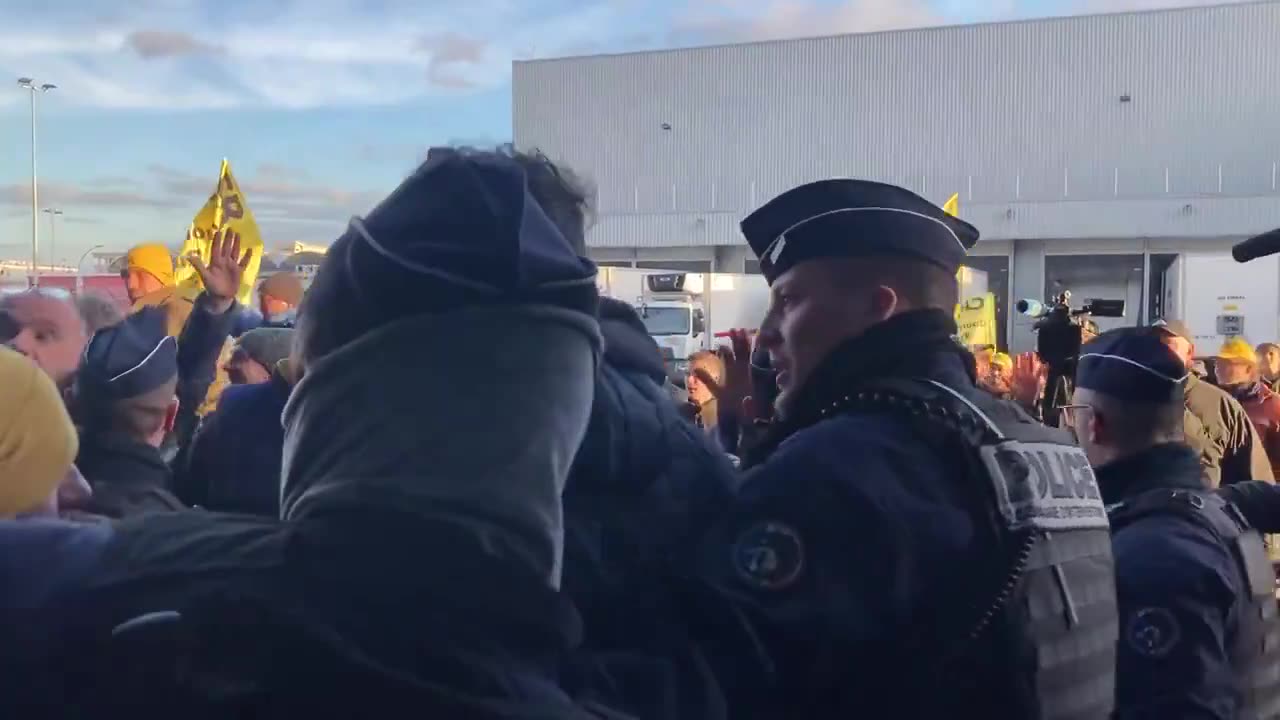 At least 18 farmers arrested & their tractors confiscated in Paris today. This'll backfire