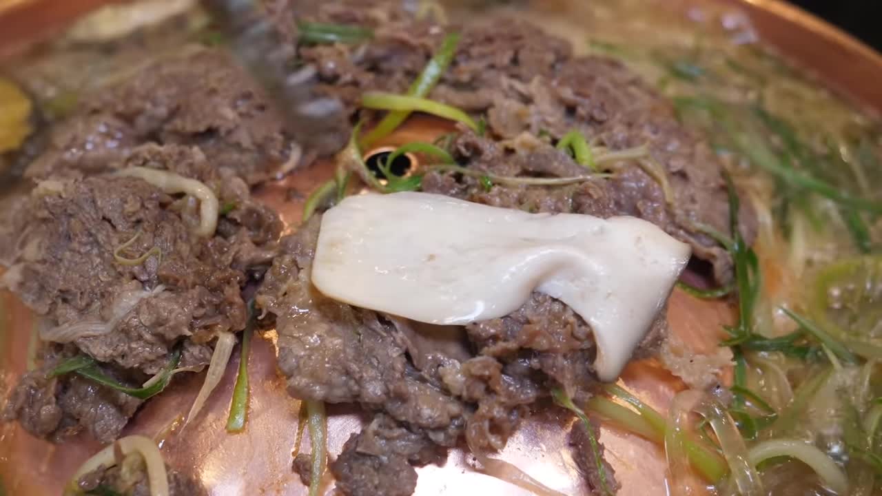 Bulgogi Piled up like a mountain - Korean Street Food