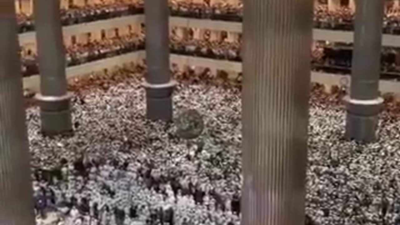 Reciting Ya Nabi Salam in Indonesia.