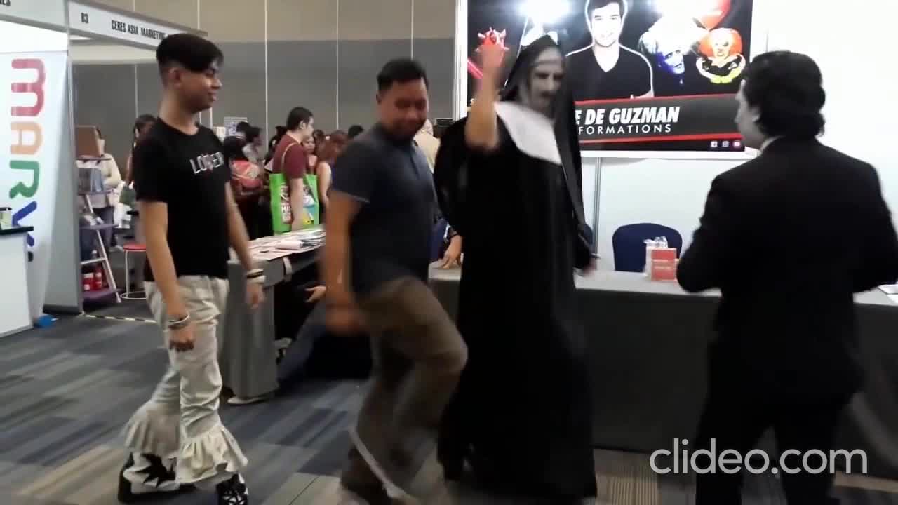 FUNNIEST Scare Pranks COMPILATION | Pennywise VS Valak! (Who's Scarier?!)