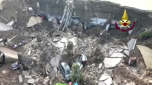 Huge hole opens up in Naples carpark, swallows cars