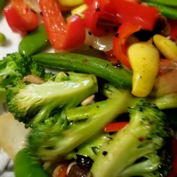 Stir fry veggies ready in 5 minutes 😋