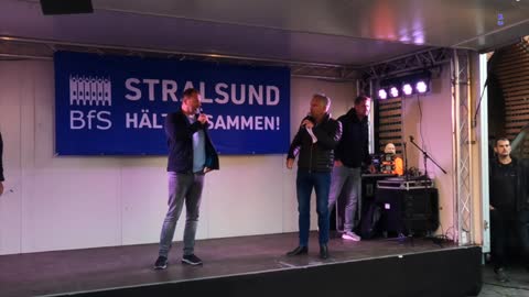 Stralsund - Eröffnung der Kundgebung Stralsund hält zusammen 21-09-2022