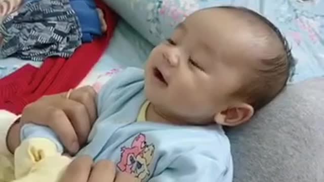 3-months baby learn to communicate