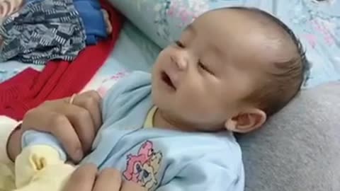 3-months baby learn to communicate