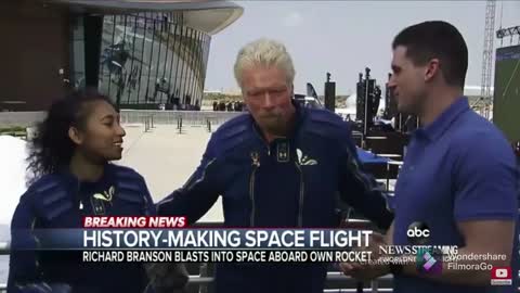 Richard branson makes historic spaceflight