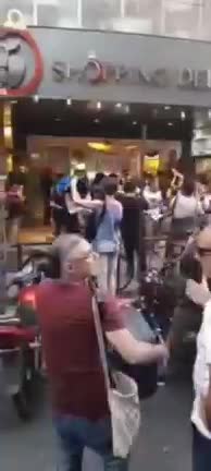 Santa Fe, Rosario, Argentina, Protesta ante un shopping que pide pase de Vacvna