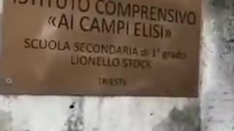 Lacrimogeni della polizia contro scuola primaria di Trieste - 18.10.2021