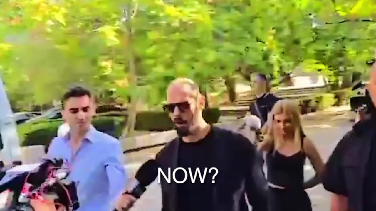 Reporter Gives Money to Tate