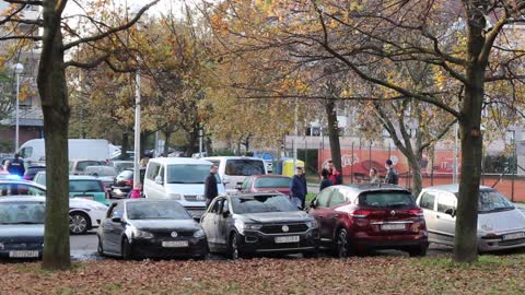Devet automobila izgorjelo ili oštećeno na parkiralištu u Ravnicama