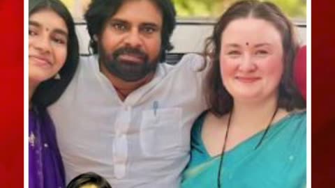భార్య లెజినోవా, పిల్లలతో రోడ్డు పక్కన పవన్ కళ్యాణ్ ఫొటో #short #pawankalyan #photo #family