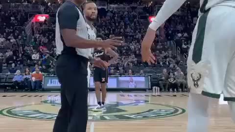 This fan may have the greatest courtside video ever 😂