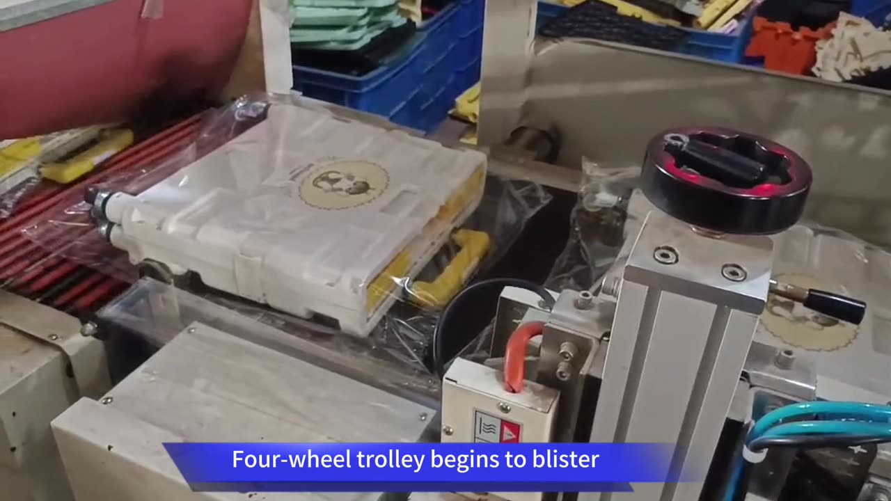 Packaging workshop for folding trolleys