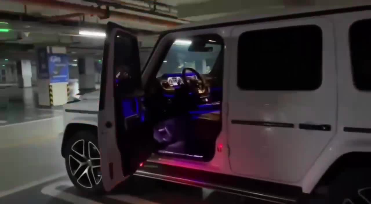 Through my own efforts, I finally drove the Mercedes Benz G500