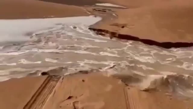E all'improvviso sgorga l'acqua dal sottosuolo nel deserto, le profezie si avverano