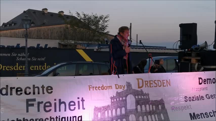 FREEDOM DAY - DRESDEN, Theaterplatz, 30 10 2021, Rede Anselm Lenz, Ankunft Aufzug - Demo, Kundgebung