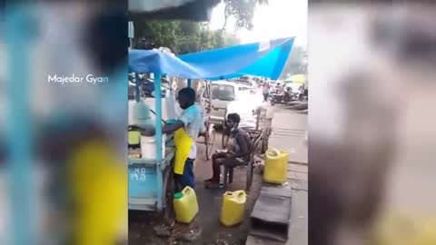 यह पकौड़ा जो खाएगा सीधा हॉस्पिटल जाएगा 😰 Unhygienic indian street food | Caught On Camera.