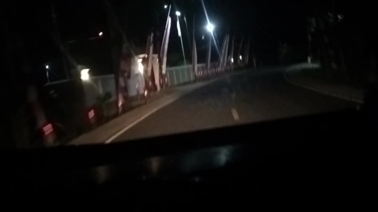 Suasana perjalan malam hari