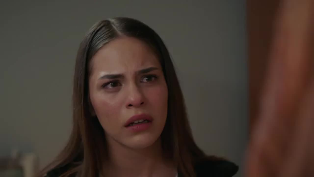 Ayla busca el perdón de Elif, pero ella no puede olvidar lo que hizo