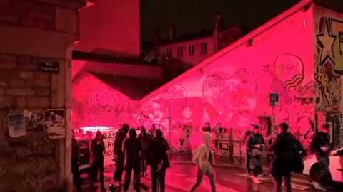 More videos of riots and protests after the Macron victory