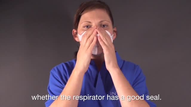 Procedure for putting on and taking off a disposable mask and gloves.