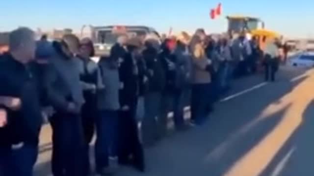 Police Came to Arrest Freedom Convoy Protesters - Then This Happened