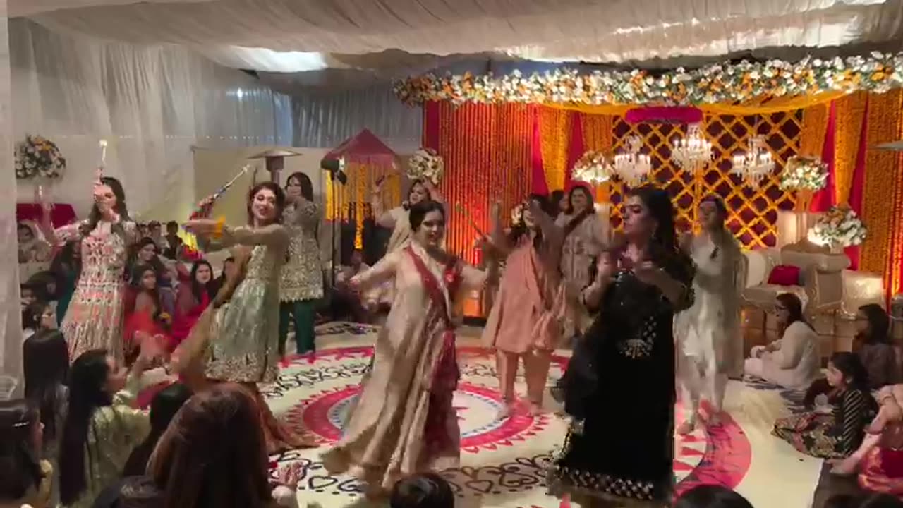 Fantastic Weeding dance performance