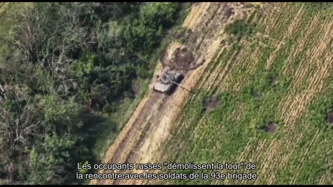 Les occupants russes démolissent une tour lors d'une réunion avec des soldats de la 93e brigade