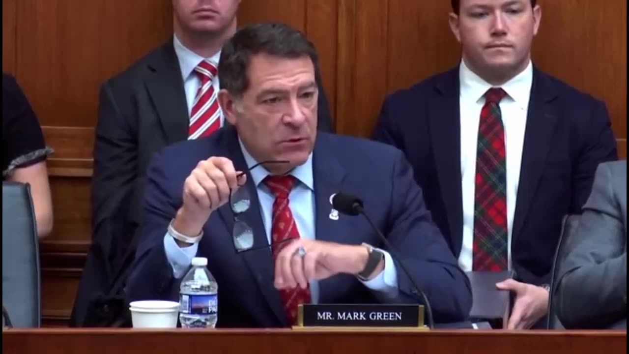 CHAOS ERUPTS As GOP Rep. EXPLODES At Secret Service Chief Over Trump Security Failure