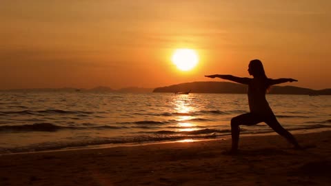 Shining & yoga on the beach