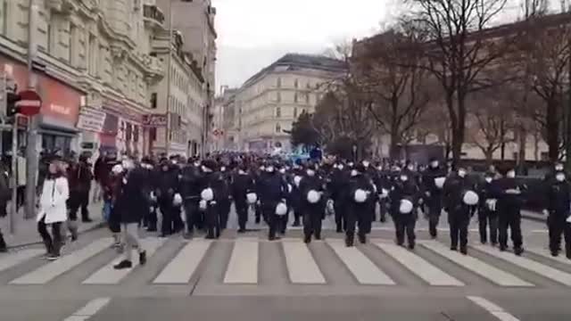 Policija skida kacije