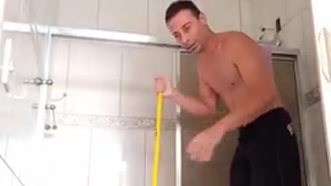 Não tente bater no rato 🐀 #SHORTS