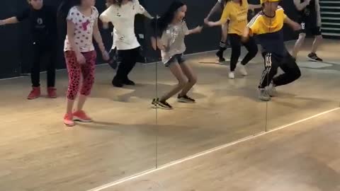 the kids learn to dance hilariously