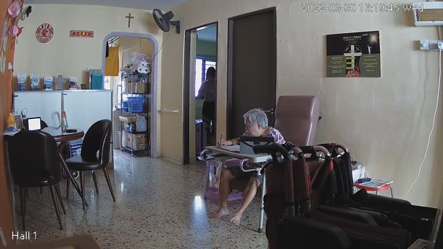 hallfront day n night 20220330