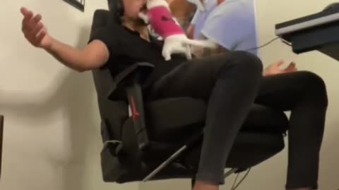 Prenses bana eşlik etmek istiyor. Prenses neredeyse düşüyordu❤️🥰