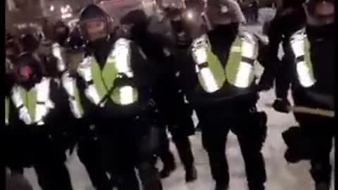 WOW - A small video that ROARS! Canadian Patriots Advancing on Cops Peacfully!