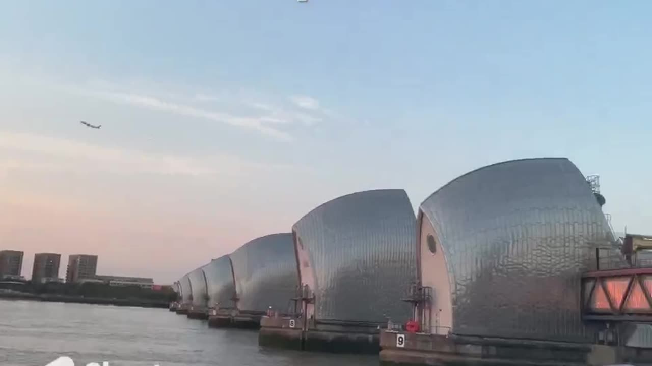 Sunset at Thames Barrier 👌