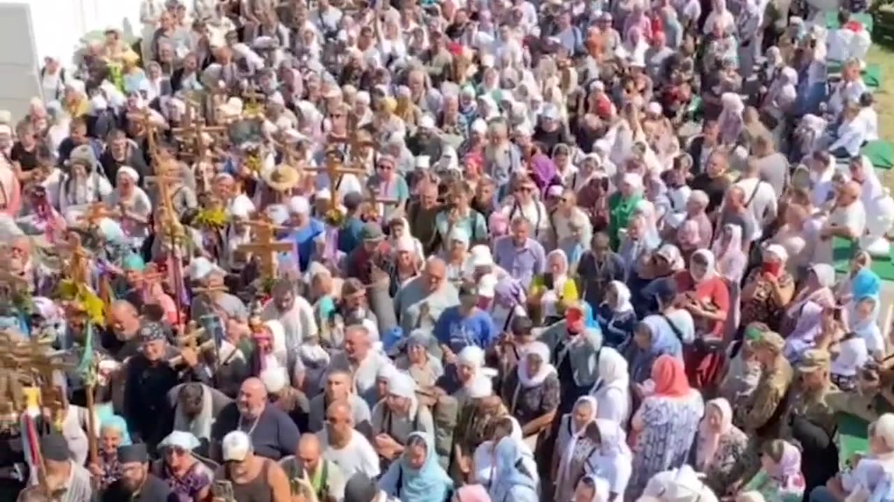 1000s of Ukrainian women march in defiance of anti-White jewlensky's ban against the Orthodox Church