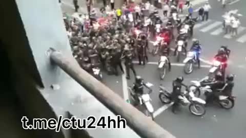 BreakinEcuador, the military protecting the people from the police