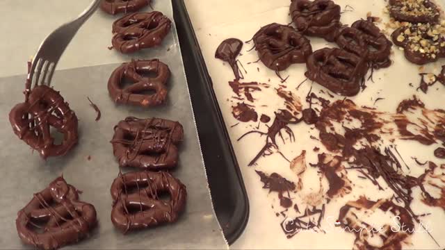 Easy Chocolate Covered Pretzels | Valentine´s Day Gift Ideas