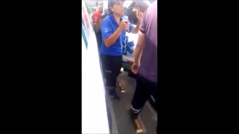 Paramédicos se pelean por transportar a un herido