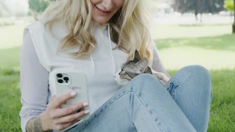 Women love ❤ a cat