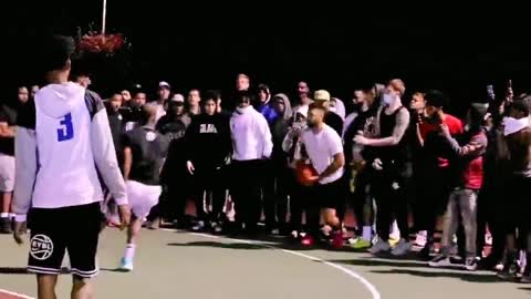 Many people like to watch street basketball